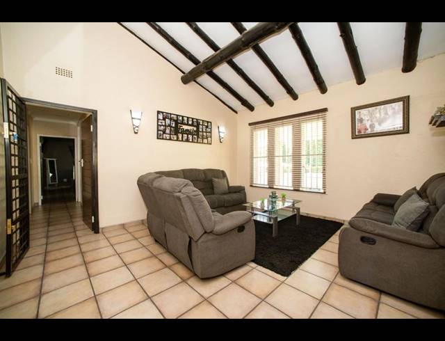 3 BEDROOM HOUSE FOR SALE IN CROYDON